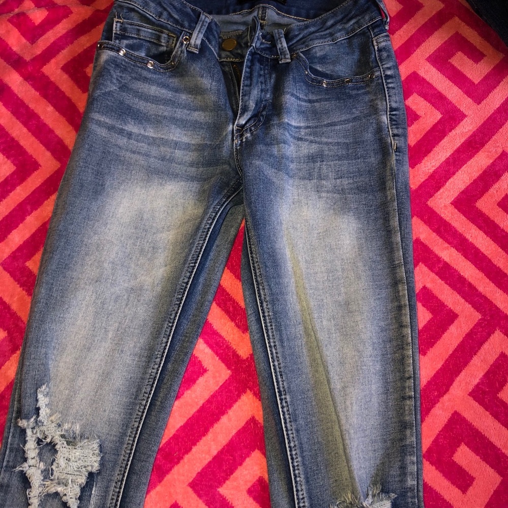 Mid rise skinny jeans. Size 3/4